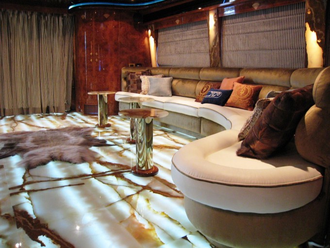 JOJO Main Saloon